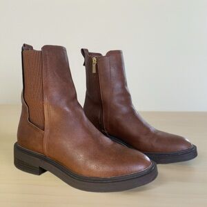 Anabelle Chelsea Womens Cognac Faux Leather Chelsea Boots